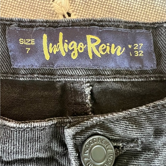 Indigo Rein Skater High Rise Flare Slouchy Black Distressed Jeans, sz 7, NWT - Picture 5 of 6